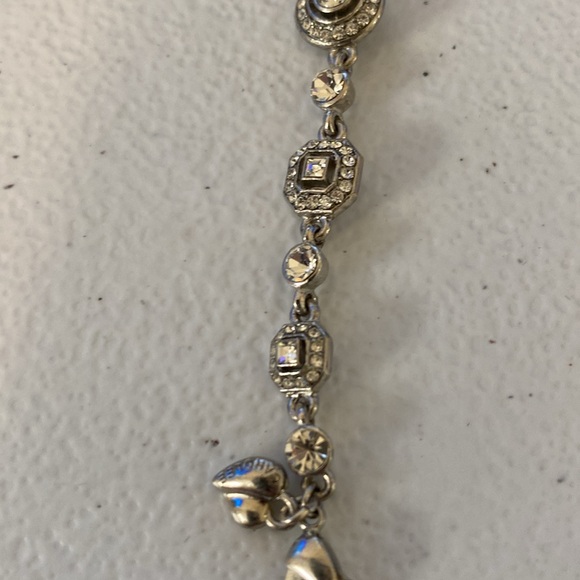 CAROLEE SILVER TONE CLEAR CRYSTAL DROP EARRINGS DROP 1-1/2' AND BRACELET. - Picture 4 of 7